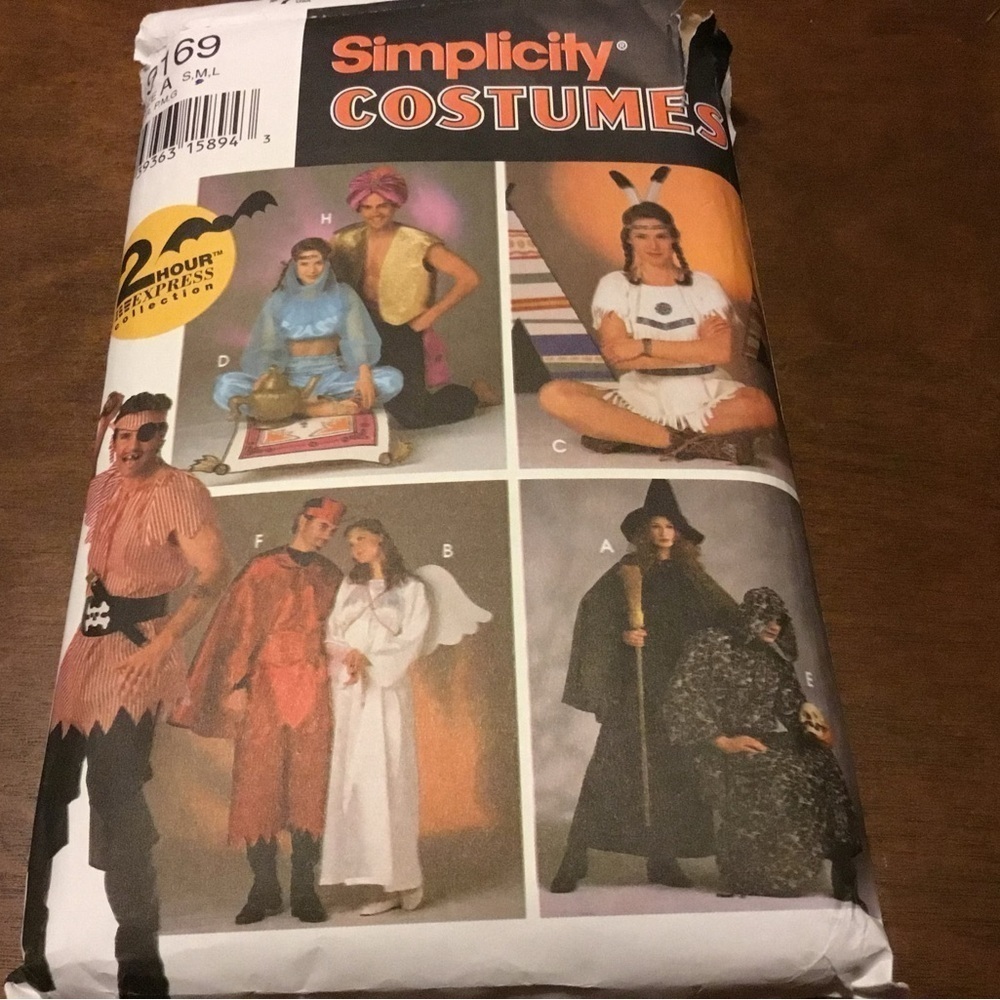 Simplicity 9169 cut to m- Kids Halloween Costume Set -